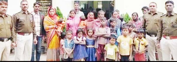 ईंट-भ_े में बंधक 12 मजदूर व 6 बच्चों को छुड़ाया  