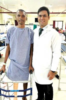 दुर्लभ सर्जरी कर डॉक्टरों ने युवक का पैर कटने से बचाया