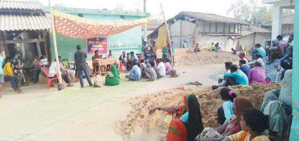 धसकामुड़ा में छाल पुलिस ने लगाया चलित थाना