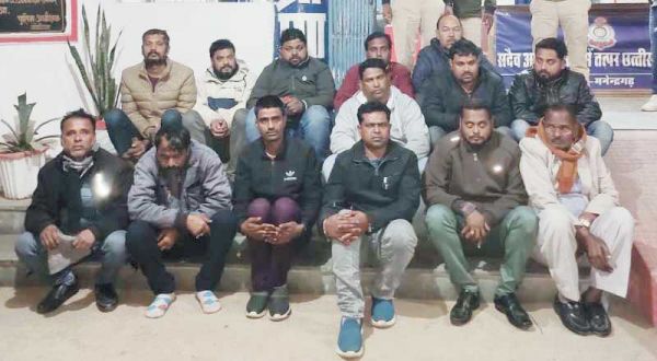 जंगल में चल रहा था अंतरराज्यीय जुआ फड़, दर्जन से अधिक गिरफ्तार