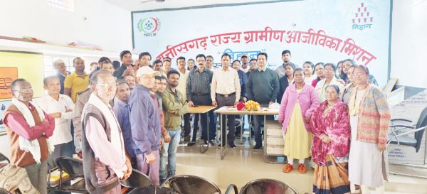 सचिव संघ ने नए केशकाल जनपद सीईओ को पुष्पगुच्छ देकर किया स्वागत