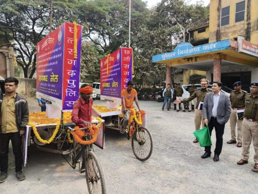 पोस्टर व अवेयरनेस वाहन के माध्यम से सायबर जागरूकता का संदेश