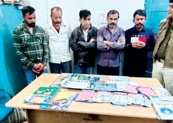 पांच सटोरिये गिरफ्तार, 14690 रूपए नकदी, सट्टा पट्टी बरामद