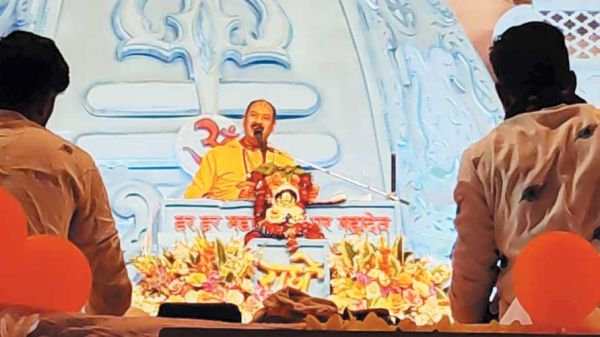 शिव कथा महापुरण में उमड़ी भीड़