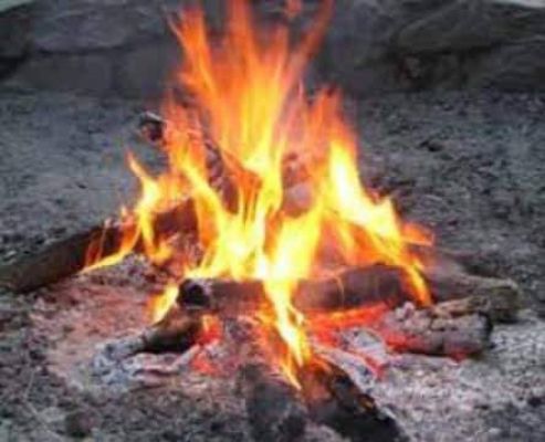 सार्वजनिक स्थानों पर अलाव जलाने व जरूरतमंदों को गरम कपड़े बांटने के निर्देश