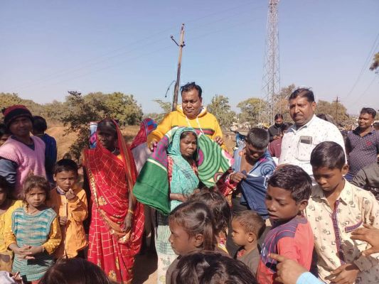 जनचेतना कल्याण मंच ने 2 सौ से अधिक लोगों को कंबल-गर्म वस्त्र बांटे