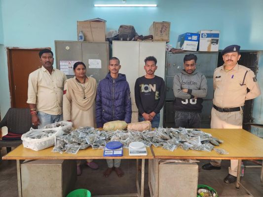 आठ किलो गांजे के साथ सात युवक गिरफ्तार
