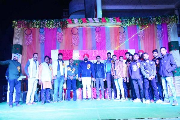 कलाकारों का शहर अध्यक्ष ने किया उत्साहवर्धन