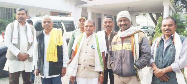 मुख्यमंत्री से मिले राजस्व परिवर्तित वनग्रामों के प्रतिनिधिमंडल