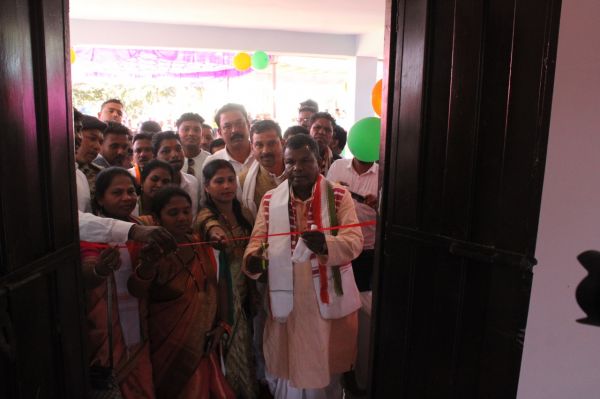 लखमा ने पोटाकेबिन बालक छात्रावास भवन, देवगुड़ी सहित कई निर्माण कार्यों का किया लोकार्पण 