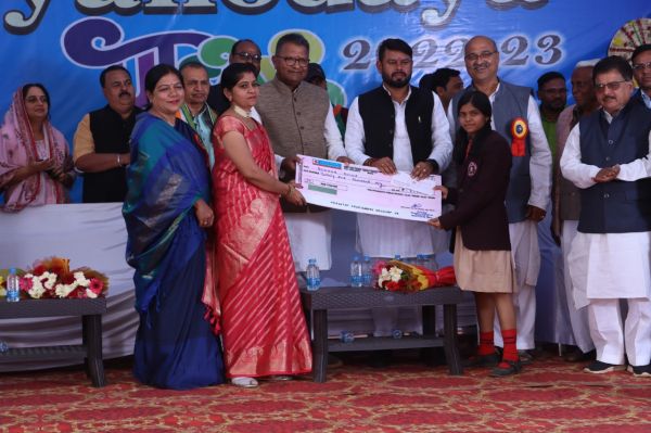 वार्षिक उत्सव में प्रतिभाओं का सम्मान