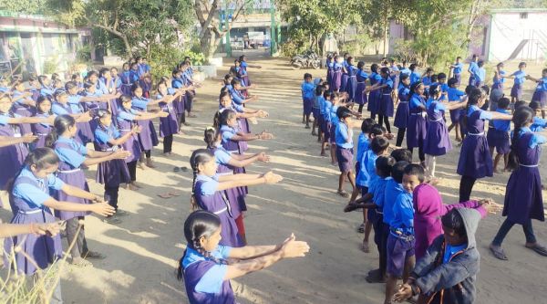 गुदगुदा स्कूल में स्काउट गाइड को दी गई सीपीआर की जानकारी