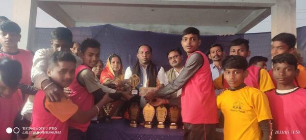 फुटबॉल का खेल सामंजस्य का खेल-चंदू