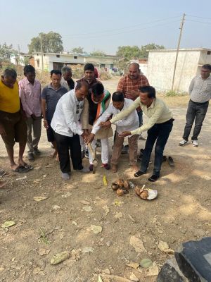 जिपं अध्यक्ष ने किया विभिन्न निर्माण कार्यों का भूमिपूजन