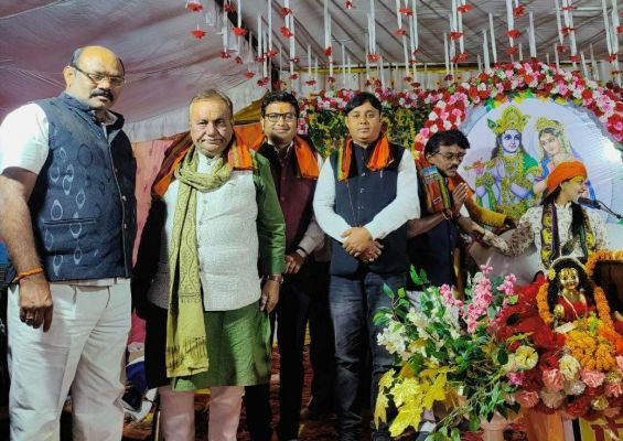 भागवत कथा में शामिल हुए पूर्व मंत्री चंद्रशेखर