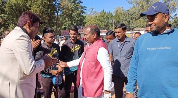 शारीरिक, मानसिक व चरित्र निर्माण में अहम भूमिका निभाता है खेल - कमरो