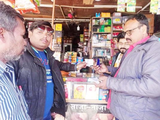 6 किलो पॉलीथिन व रेत व मुरूम जब्त
