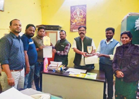 कर्तव्य परायणता के लिए अधिकारी सम्मानित