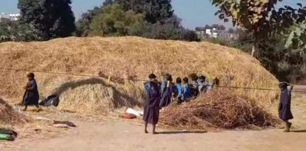 4 साल पहले स्कूल भवन की छत गिरी, मरम्मत नहीं 