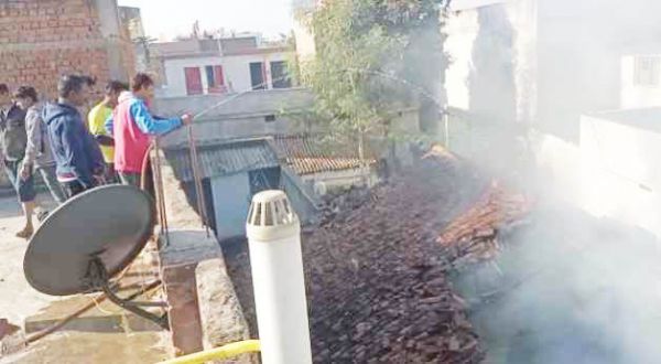 घर में गैस सिलेंडर फटा, झुलसे पिता-पुत्र