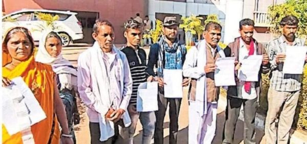 बिल सुधारे बिना ही काटे जा रहे घरों के बिजली कनेक्शन, कलेक्टर को ज्ञापन 