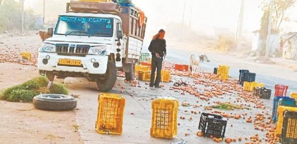 पिकअप को ट्रक ने मारी टक्कर, 1 की मौत, 1 गंभीर