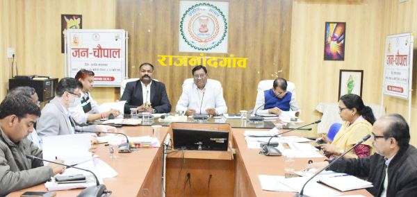 शासकीय सेवक अपने दायित्व को कर्तव्य समझकर करें निर्वहन- कलेक्टर