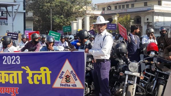 हेलमेट रैली के साथ शुरू हुआ सडक़ सुरक्षा सप्ताह