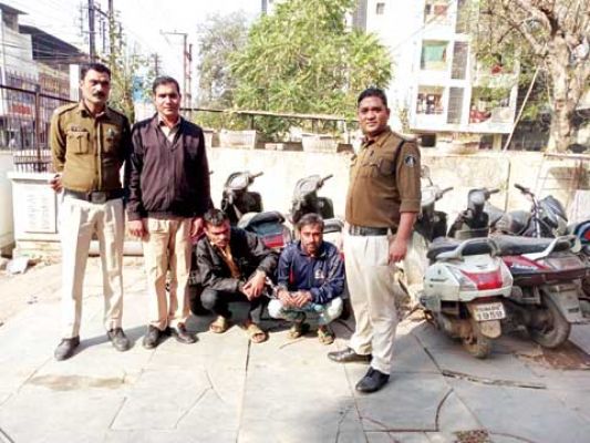 आठ बाइक्स के साथ दो चोर गिरफ्तार, सभी बाइक बरामद