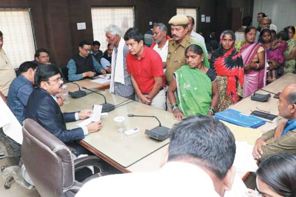 जनचौपाल में मांग, समस्या एवं शिकायत से संबंधित 53 आवेदन मिले