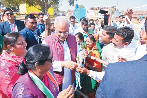 खिसोरा में सीएम बघेल का आत्मीय स्वागत