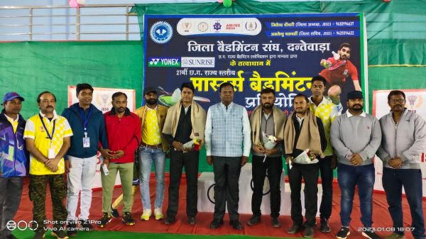 राज्य स्तरीय मास्टर्स बैडमिंटन स्पर्धा युगल में अमलेन्दु- प्रदीप विजेता