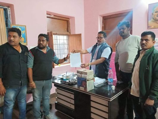गृह निर्माण में जनता की राशि को माकड़ी पंचायत के सुपुर्द किया 