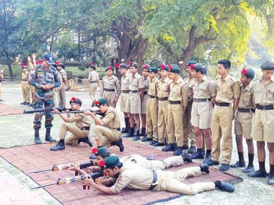 युवा दिवस के अवसर पर पैलौटी, महाविद्यालय में हुआ एनसीसी वेपन ट्रेनिंग