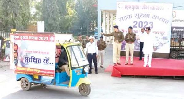 यातायात जागरूकता रथ गांवों के लिए रवाना