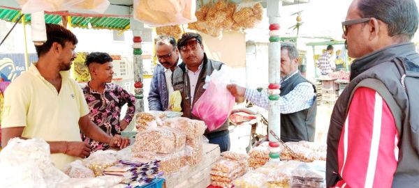 2.5 किलो पॉलीथिन जब्त