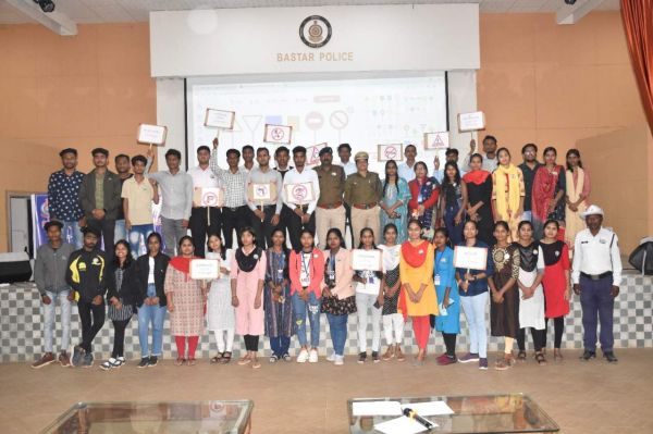 सडक़ किनारे दिखेंगे यातायात पुलिस जवानों के कट आउट