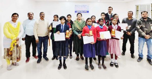 चित्रकला स्लोगन प्रतियोगिता, बच्चों ने पेश की मनमोहक प्रस्तुति