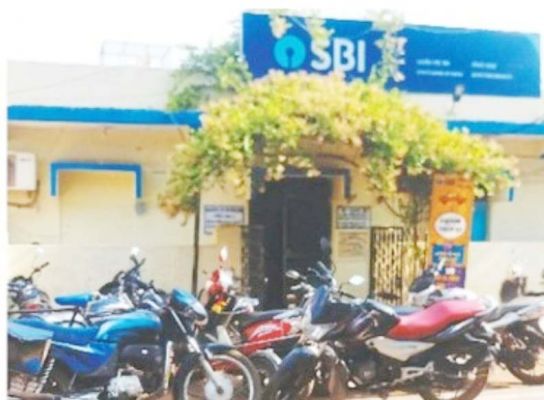 शिक्षा के लिए लोन देने में रुचि नहीं ले रहे बैंक, होमलोन 300 फीसदी दिया