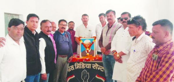 शहर कांग्रेस ने शास्त्री की पुण्यतिथि पर किया स्मरण