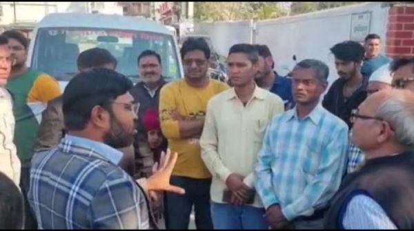 अवैध तरीके से स्कूल वैन चलाया, वाहन मालिकों पर चालानी कार्रवाई