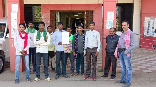 मजदूरी व काम पर लगाए ट्रैक्टर का किराया जल्द दिलाने की मांग