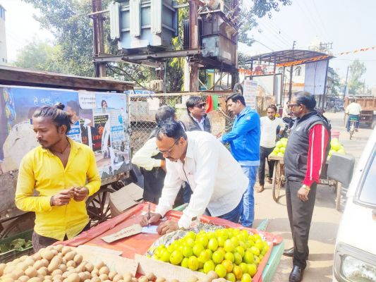 गुरूद्वारा से मानव मंदिर चौक के दर्जनभर दुकानों में टीम की दबिश