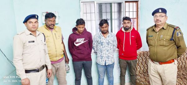 मारपीट के मामले में फरार 4 आरोपी गिरफ्तार