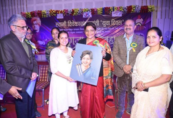 सरगुजा की मिट्टी में पैदा होते हैं होनहार, उन्हें सम्मानित कर धन्य हुई-रेणुका सिंह