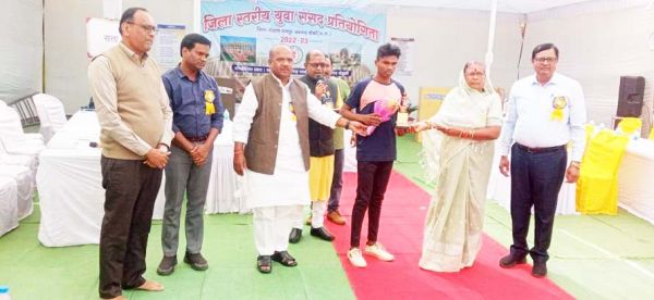 विधायक ने किया जिला स्तरीय युवा संसद स्पर्धा का शुभारंभ