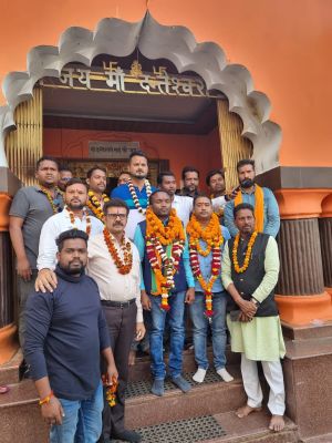 नवीन दायित्व के बाद भाजपा युवा मोर्चा पदाधिकारी ने लिया माँ दंतेश्वरी का आशीर्वाद