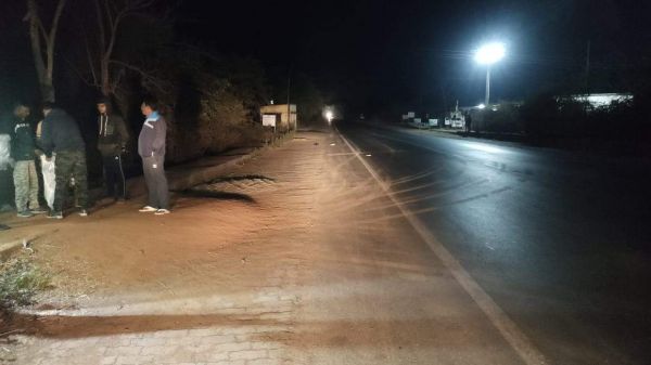 सब्जी से भरी पिकअप से टकराई बाइक, एक मौत, 2 घायल