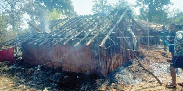 मकान में लगी आग, सीआरपीएफ के जवानों ने बचाई 3 की जान