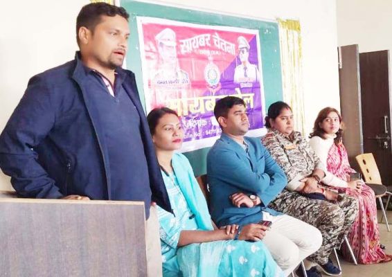 डीपीएस के बच्चों को साइबर, ट्रैफिक व बाल अपराधों की दी जानकारी  